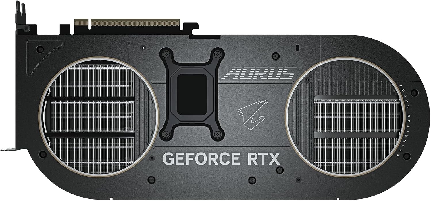 両面に通気口を設けたAORUS RTX 5080 INFINITYのバックプレート