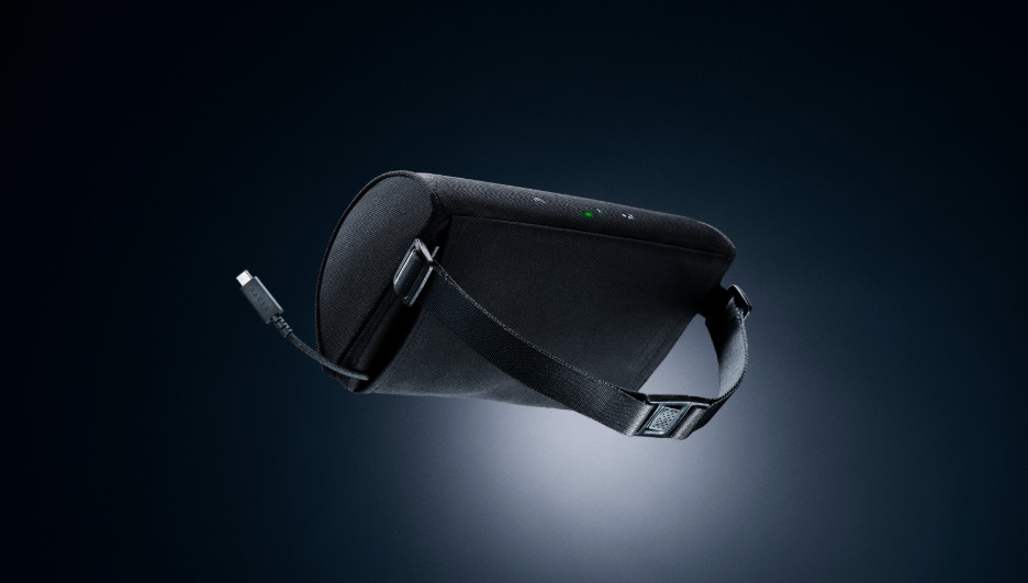 Razer Clio Xの背面ストラップと内蔵USB Type-Cケーブル